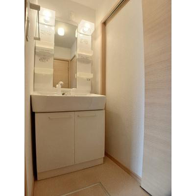 apartment 〒108-0075　東京都港区港南２丁目16-1
