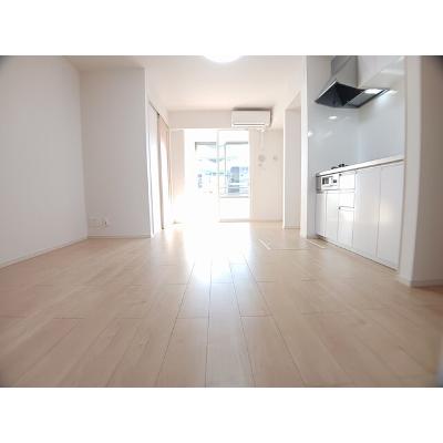 ブルー　ローズ 102【管理NO：1-025074701-01020】 ★家具家電は申し込み後に搬入します★ ★2026年09月下旬入居可能★の物件写真2