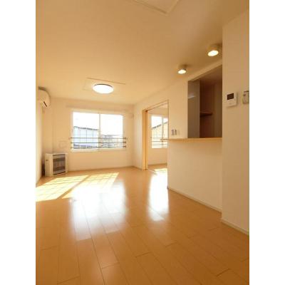 ラ・ヴェラ・ルーチェ 204【管理NO：1-018200401-02040】 ★家具家電は申し込み後に搬入します★ ★2026年10月中旬入居可能★の物件写真2