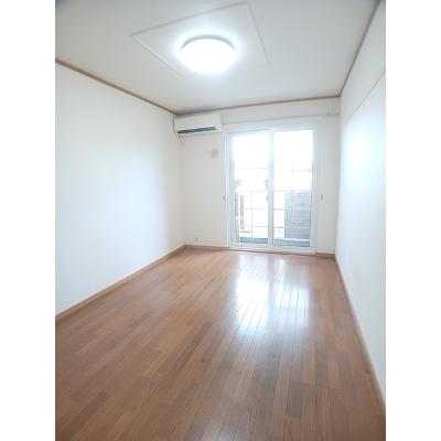 フィオレンテⅠ 102【管理NO：1-013307901-01020】 ★家具家電は申し込み後に搬入します★の物件写真2