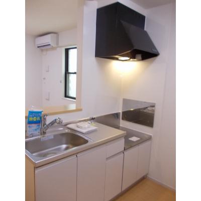 サニーピース 101【管理NO：1-017660501-01010】 ★家具家電は申し込み後に搬入します★ ★2026年10月上旬入居可能★の物件写真3