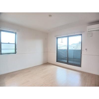ロイヤルアイフティⅣ 201【管理NO：1-024402601-02010】 ★家具家電は申し込み後に搬入します★の物件写真2