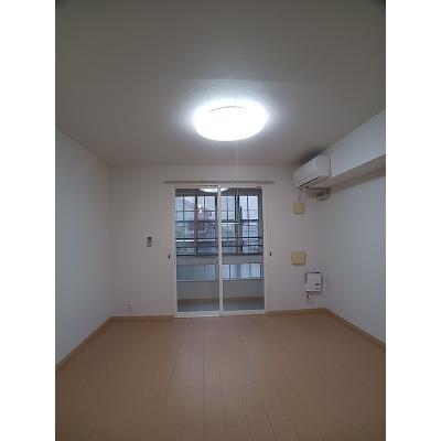 サン　パティオＢ 202【管理NO：1-016961202-02020】 ★家具家電は申し込み後に搬入します★ ★2026年10月上旬入居可能★の物件写真2