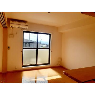 チャロ 201【管理NO：1-015521701-02010】 ★家具家電は申し込み後に搬入します★ ★2026年10月中旬入居可能★の物件写真2
