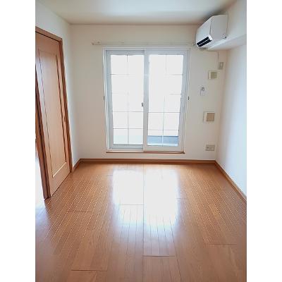ホワイトガーデンⅡ 203【管理NO：1-014244902-02030】 ★家具家電は申し込み後に搬入します★ ★2026年10月中旬入居可能★の物件写真2