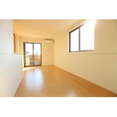 クンブレーカーサ 201【管理NO：1-023185801-02010】 ★家具家電は申し込み後に搬入します★ ★2026年10月中旬入居可能★の物件写真2