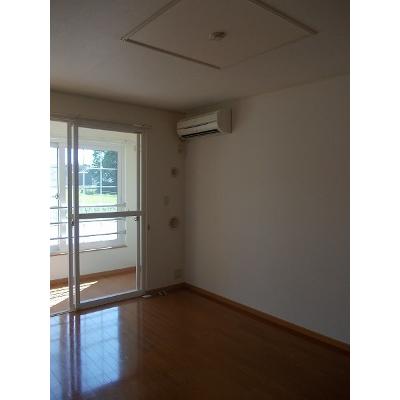 セリオ辰口 103【管理NO：1-013893901-01030】 ★家具家電は申し込み後に搬入します★ ★2026年11月中旬入居可能★の物件写真2