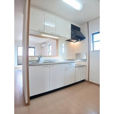 サンフラワー 202【管理NO：1-015193001-02020】 ★家具家電は申し込み後に搬入します★ ★2026年11月上旬入居可能★の物件写真3