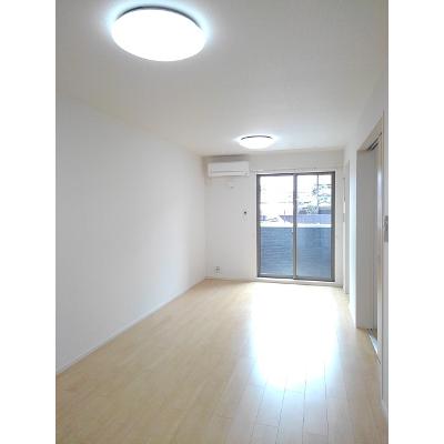 ペルリ 101【管理NO：1-023240701-01010】 ★家具家電は申し込み後に搬入します★ ★2026年11月中旬入居可能★の物件写真2