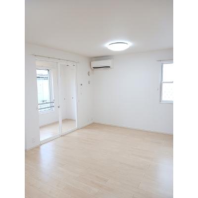 ブルーディアマンテ 101【管理NO：1-023896501-01010】 ★家具家電は申し込み後に搬入します★の物件写真2