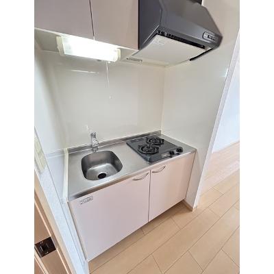 エアリーイースト 207【管理NO：1-015193501-02060】 ★家具家電は申し込み後に搬入します★の物件写真3
