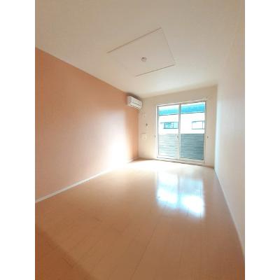 エミール 105【管理NO：1-020978001-01040】 ★家具家電は申し込み後に搬入します★ ★2026年10月下旬入居可能★の物件写真2