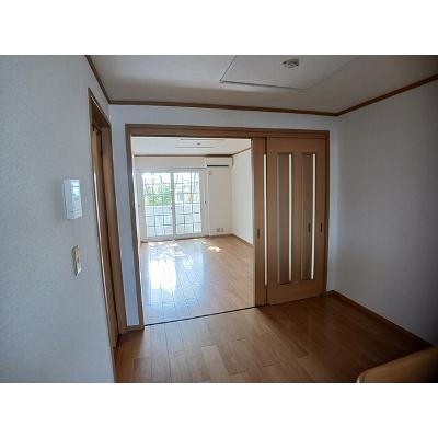 トリーハウス 101【管理NO：1-011991601-01010】 ★家具家電は申し込み後に搬入します★ ★2026年11月中旬入居可能★の物件写真2