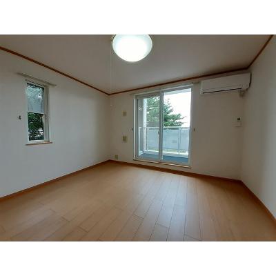ＰＥＡＣＥ 201【管理NO：1-012066301-02010】 ★家具家電は申し込み後に搬入します★ ★2026年11月上旬入居可能★の物件写真2