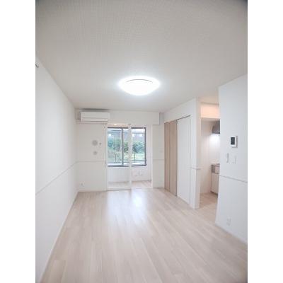 アースメゾン 107【管理NO：1-027991801-01070】 ★家具家電は申し込み後に搬入します★ ★2026年11月中旬入居可能★の物件写真2