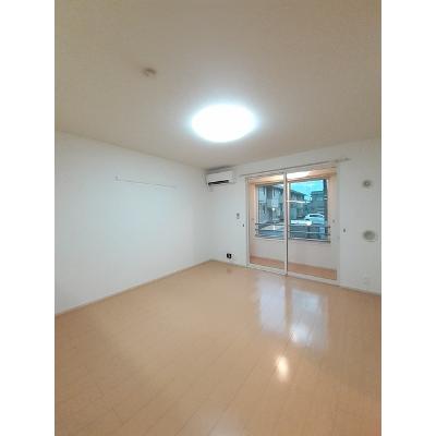 ルナ 102【管理NO：1-019074301-01020】 ★家具家電は申し込み後に搬入します★の物件写真2