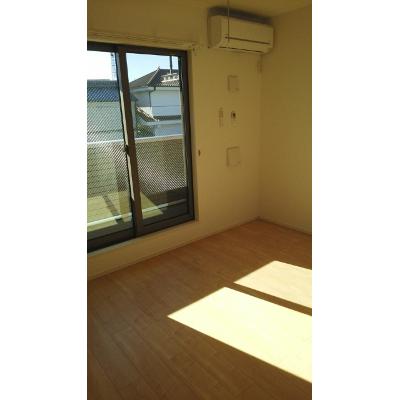 エスカーザ 201【管理NO：1-021509801-02010】 ★家具家電は申し込み後に搬入します★ ★2026年10月中旬入居可能★の物件写真2
