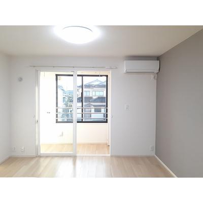 ヒカルサ高岡角ウエスト 201【管理NO：1-027529901-02010】 ★家具家電は申し込み後に搬入します★ ★2026年11月中旬入居可能★の物件写真2
