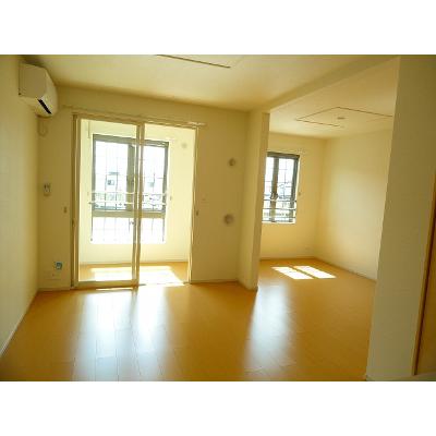 エストレーモ 203【管理NO：1-018917201-02030】 ★家具家電は申し込み後に搬入します★ ★2026年11月中旬入居可能★の物件写真2