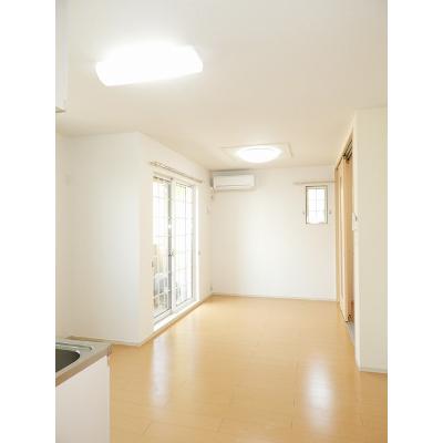 ローレル八木 101【管理NO：1-018069101-01010】 ★家具家電は申し込み後に搬入します★ ★2026年10月下旬入居可能★の物件写真2