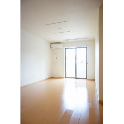 テラス小名田 102【管理NO：1-019097701-01020】 ★家具家電は申し込み後に搬入します★ ★2026年11月上旬入居可能★の物件写真2