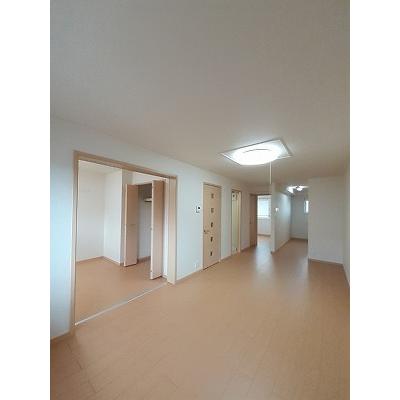 オビイーズ 202【管理NO：1-016998301-02020】 ★家具家電は申し込み後に搬入します★ ★2026年11月中旬入居可能★の物件写真2