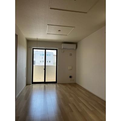 サングランス 103【管理NO：1-020775302-01030】 ★家具家電は申し込み後に搬入します★ ★2026年11月上旬入居可能★の物件写真2