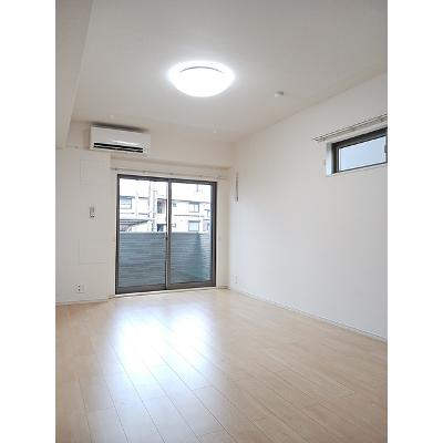 ヒプソフィア 105【管理NO：1-024943101-01050】 ★家具家電は申し込み後に搬入します★の物件写真2