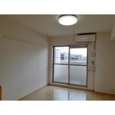 フェニックス 402【管理NO：1-015753401-04020】 ★家具家電は申し込み後に搬入します★ ★2026年11月中旬入居可能★の物件写真2