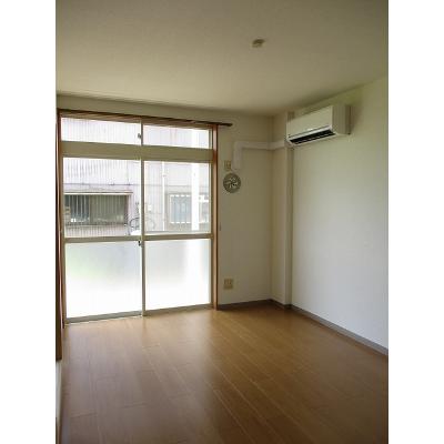 リバーグリーン 102【管理NO：1-004749801-01020】 ★家具家電は申し込み後に搬入します★ ★2026年10月下旬入居可能★の物件写真2