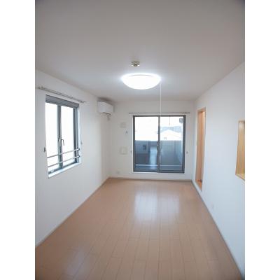サン　スーシ 301【管理NO：1-017153701-03010】 ★家具家電は申し込み後に搬入します★ ★2026年11月上旬入居可能★の物件写真2