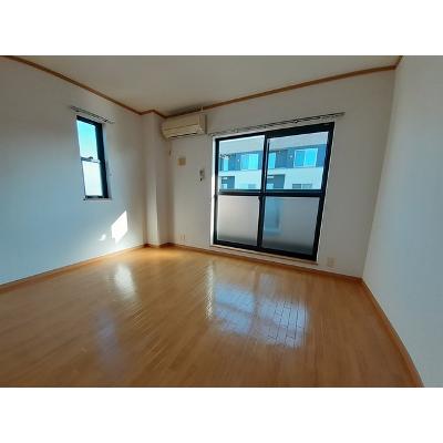 リバーサイド安長 201【管理NO：1-013076501-02010】 ★家具家電は申し込み後に搬入します★ ★2026年11月上旬入居可能★の物件写真2