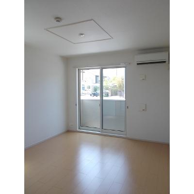 アイリス 104【管理NO：1-017526101-01040】 ★家具家電は申し込み後に搬入します★ ★2026年11月上旬入居可能★の物件写真2