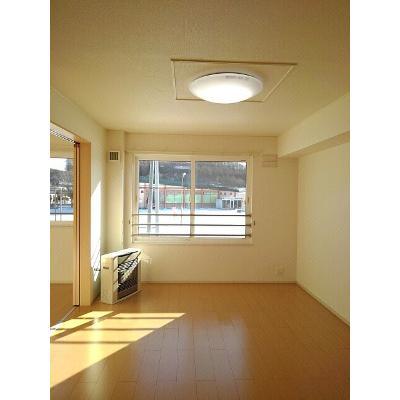 セクション　ヴィラ 202【管理NO：1-017968201-02020】 ★家具家電は申し込み後に搬入します★ ★2026年11月下旬入居可能★の物件写真2