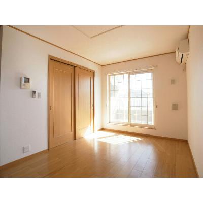 カン・カーロ　Ⅱ 201【管理NO：1-013615402-02010】 ★家具家電は申し込み後に搬入します★ ★2026年11月上旬入居可能★の物件写真2