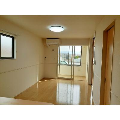 アンフィニ佐久平 101【管理NO：1-024340401-01010】 ★家具家電は申し込み後に搬入します★ ★2026年10月下旬入居可能★の物件写真2
