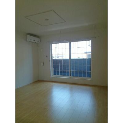 ホワイト　フォレスト 202【管理NO：1-020611901-02020】 ★家具家電は申し込み後に搬入します★ ★2026年11月中旬入居可能★の物件写真2