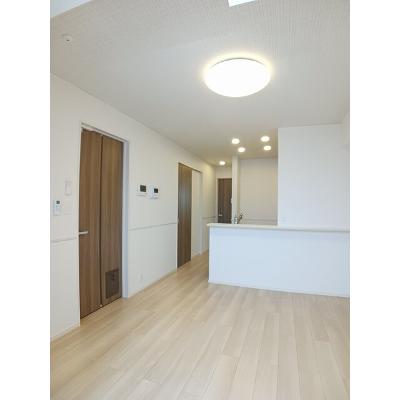 バーレイ 103【管理NO：1-028019501-01030】 ★家具家電は申し込み後に搬入します★ ★2026年10月中旬入居可能★の物件写真2