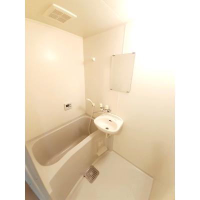 アクロス 202【管理NO：1-007886701-02020】 ★家具家電は申し込み後に搬入します★ ★2026年11月中旬入居可能★の物件写真4
