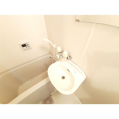 アクロス 202【管理NO：1-007886701-02020】 ★家具家電は申し込み後に搬入します★ ★2026年11月中旬入居可能★の物件写真6