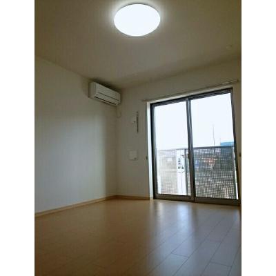クレセント 103【管理NO：1-018786101-01030】 ★家具家電は申し込み後に搬入します★ ★2026年11月中旬入居可能★の物件写真2