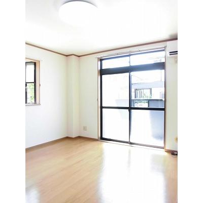 サンルームトーワ 101【管理NO：1-009381101-01010】 ★家具家電は申し込み後に搬入します★ ★2026年11月上旬入居可能★の物件写真2