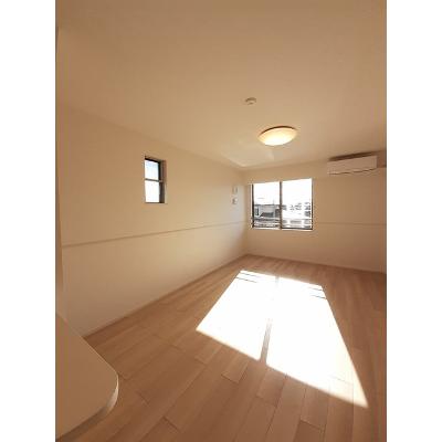 エバーグリーン　花 202【管理NO：1-026474101-02020】 ★家具家電は申し込み後に搬入します★ ★2026年11月中旬入居可能★の物件写真2