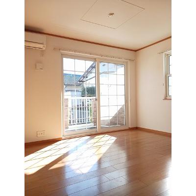 ソレアード 101【管理NO：1-013079601-01010】 ★家具家電は申し込み後に搬入します★ ★2026年11月上旬入居可能★の物件写真2