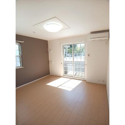 グランジェ　Ｅ 101【管理NO：1-018160303-01010】 ★家具家電は申し込み後に搬入します★の物件写真2