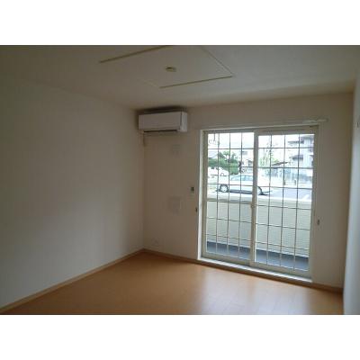 シュー・フルール 102【管理NO：1-015997202-01020】 ★家具家電は申し込み後に搬入します★ ★2026年10月中旬入居可能★の物件写真2