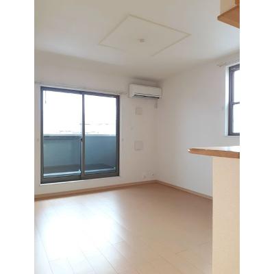 エセレンテ 201【管理NO：1-017022301-02010】 ★家具家電は申し込み後に搬入します★ ★2026年11月中旬入居可能★の物件写真2