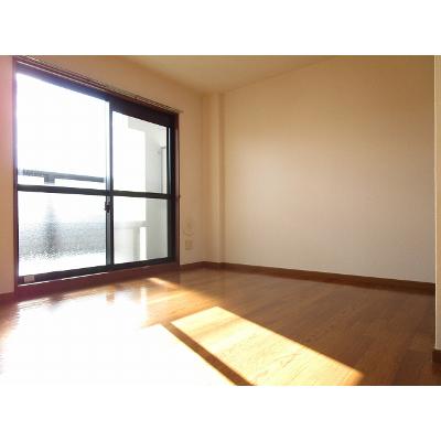 Ｃｏｕｒｔ　Ｌｉｖｅｌｙ 202【管理NO：1-009757501-02020】 ★家具家電は申し込み後に搬入します★ ★2026年11月中旬入居可能★の物件写真2