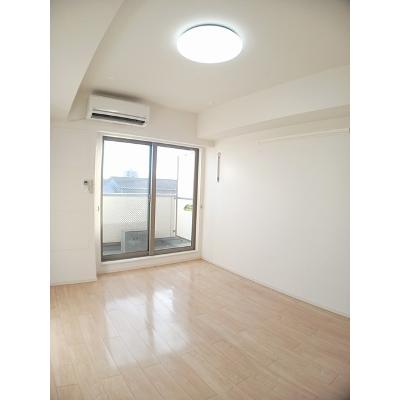 ブック　フィールドⅡ 303【管理NO：1-021288401-03030】 ★家具家電は申し込み後に搬入します★ ★2026年11月中旬入居可能★の物件写真2