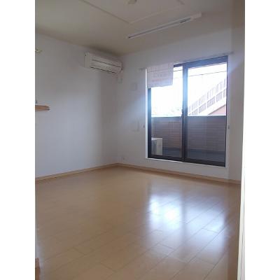 ロ－ドサイド 201【管理NO：1-015646401-02010】 ★家具家電は申し込み後に搬入します★ ★2026年11月中旬入居可能★の物件写真2
